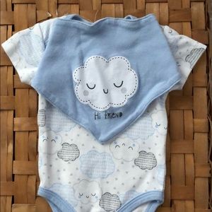 ❌SOLD❌HI FRIEND 🌥 Onesie w/ bib